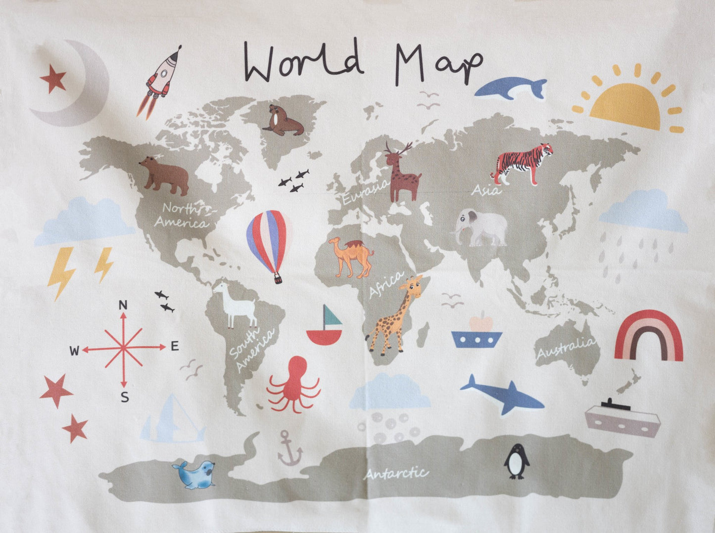 Weltkarte mit Tieren aus Stoff - Little-A-Concept