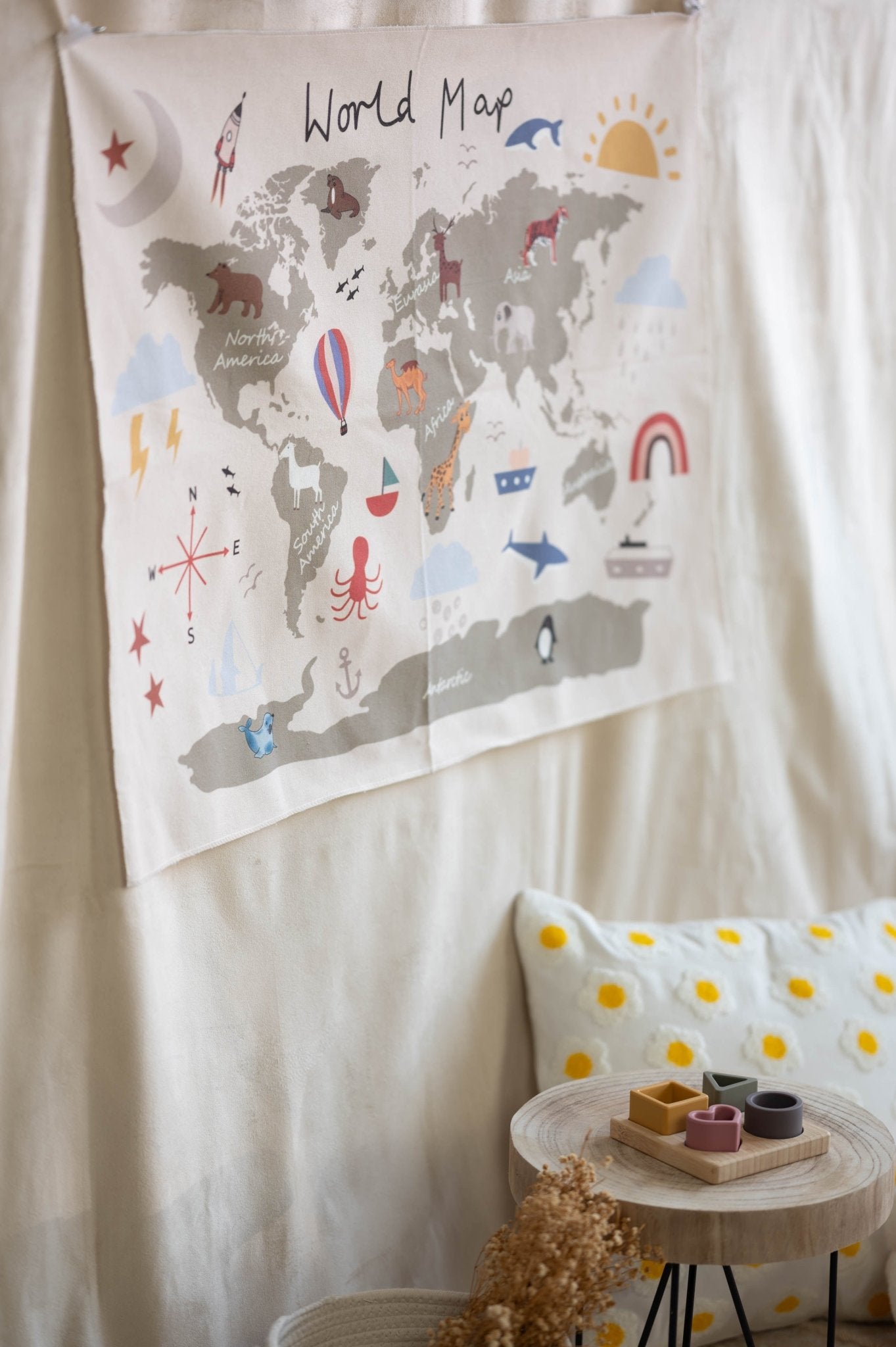 Weltkarte mit Tieren aus Stoff - Little-A-Concept